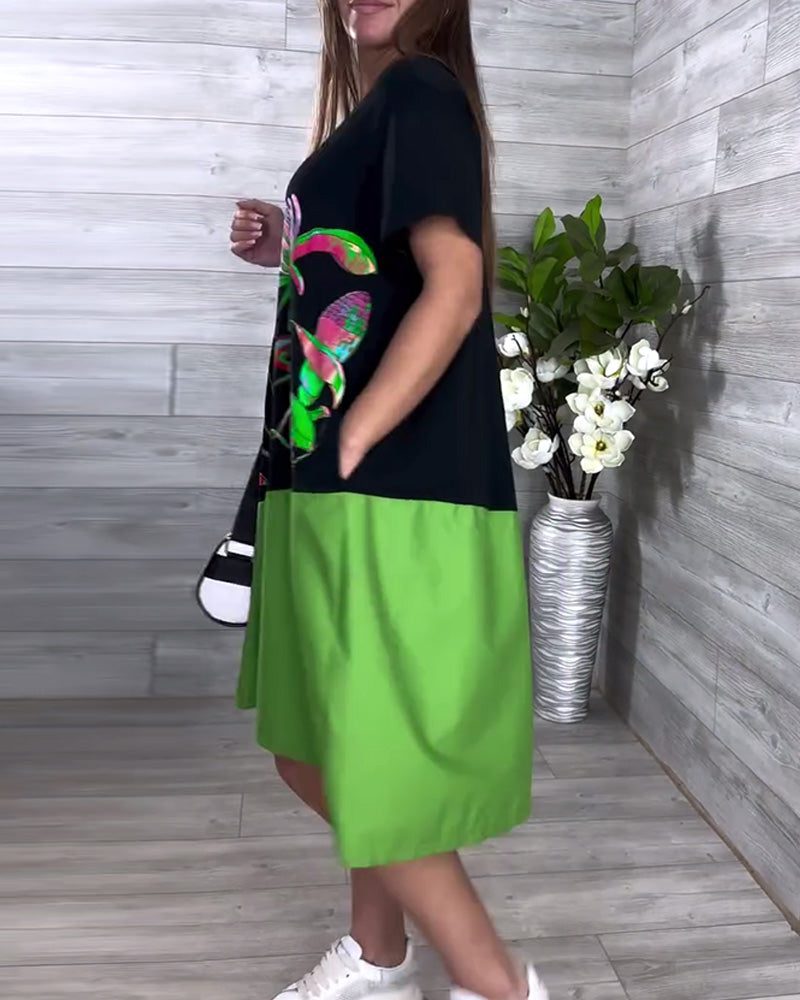 Lässiges Kleid mit Rundhalsausschnitt und Print in Kontrastfarbe