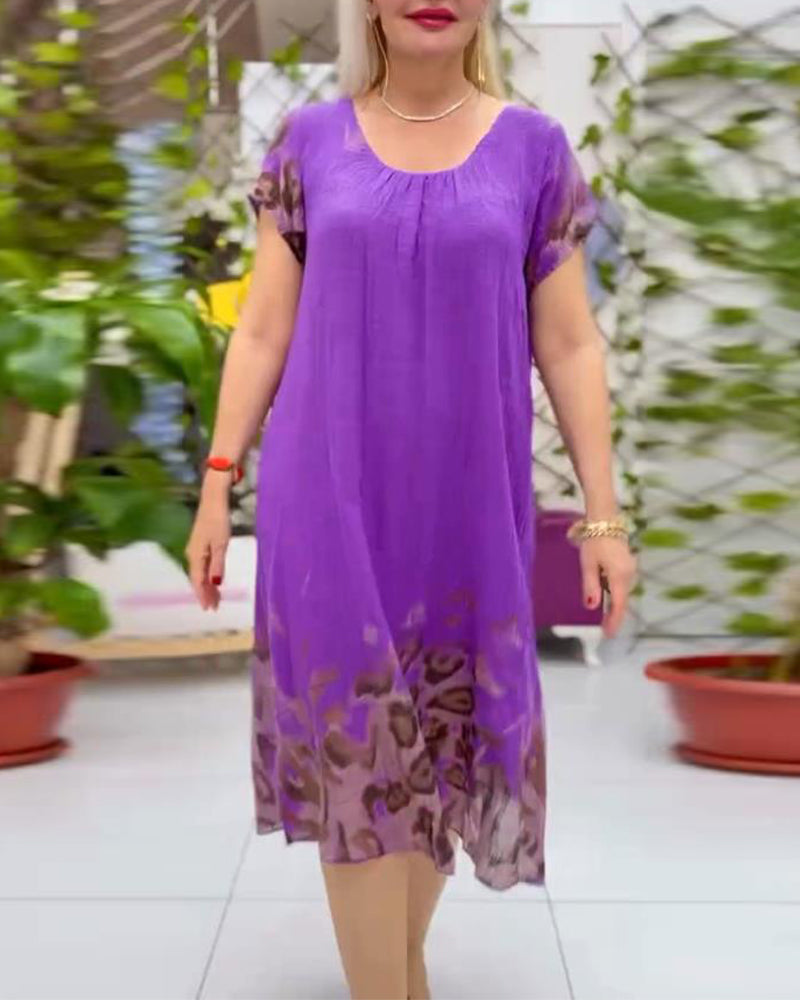 Abito casual con stampa leopardata e scollo rotondo ampio