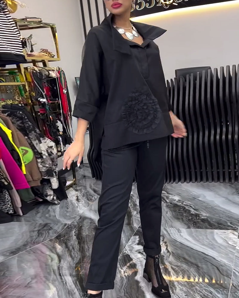 Bluse mit Blumenmuster und Spitzenbesatz am Revers