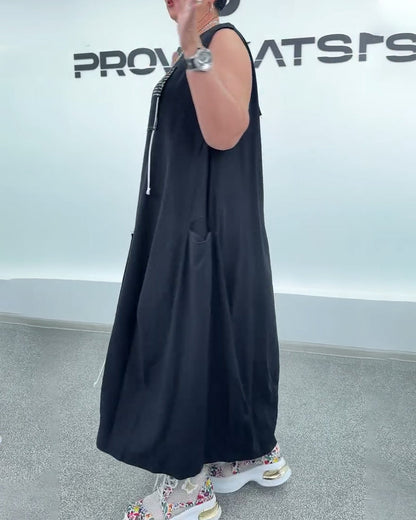 Ärmelloses Oversize-Kleid mit Buchstaben-Print