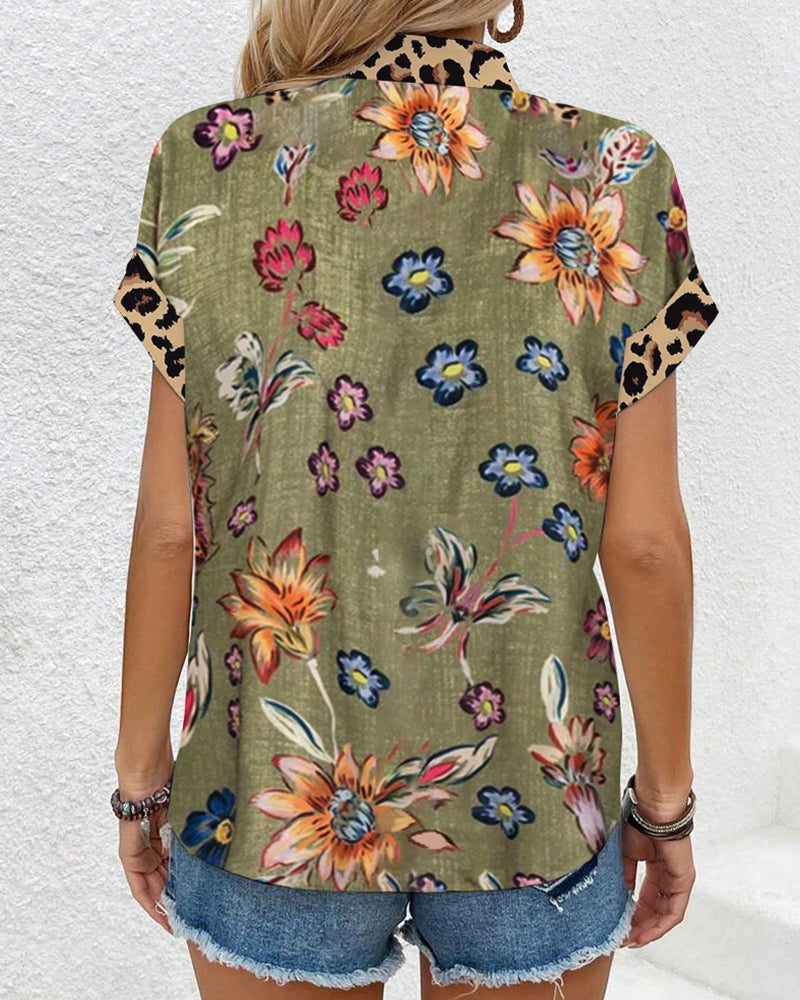 Camicetta con stampa leopardata e collo alto