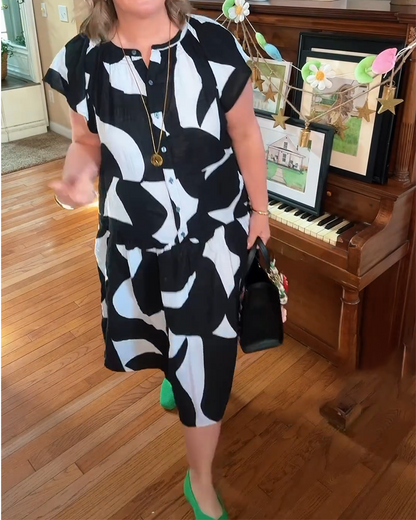 Schwarz-weißes Kleid mit geometrischem Print