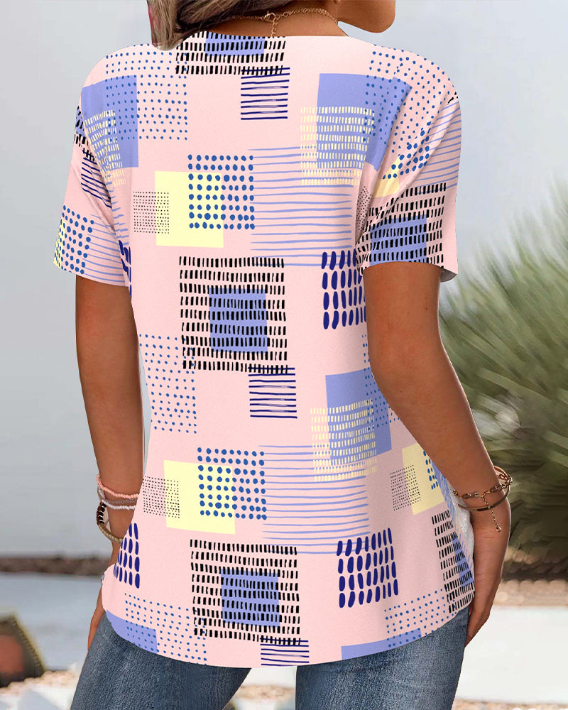 Lässiges T-Shirt mit V-Ausschnitt und Print