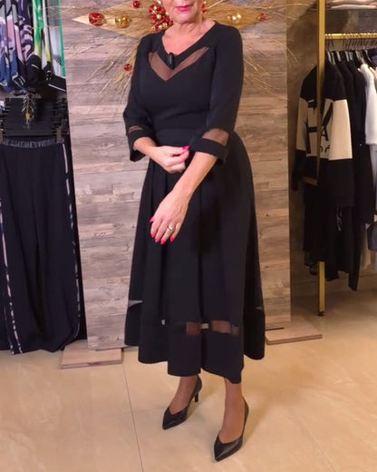 Modisches Kleid mit V-Ausschnitt und Netznähten