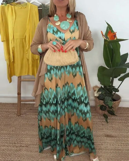 Modisches Set aus Hosenträgerkleid und Sonnenschutzmantel