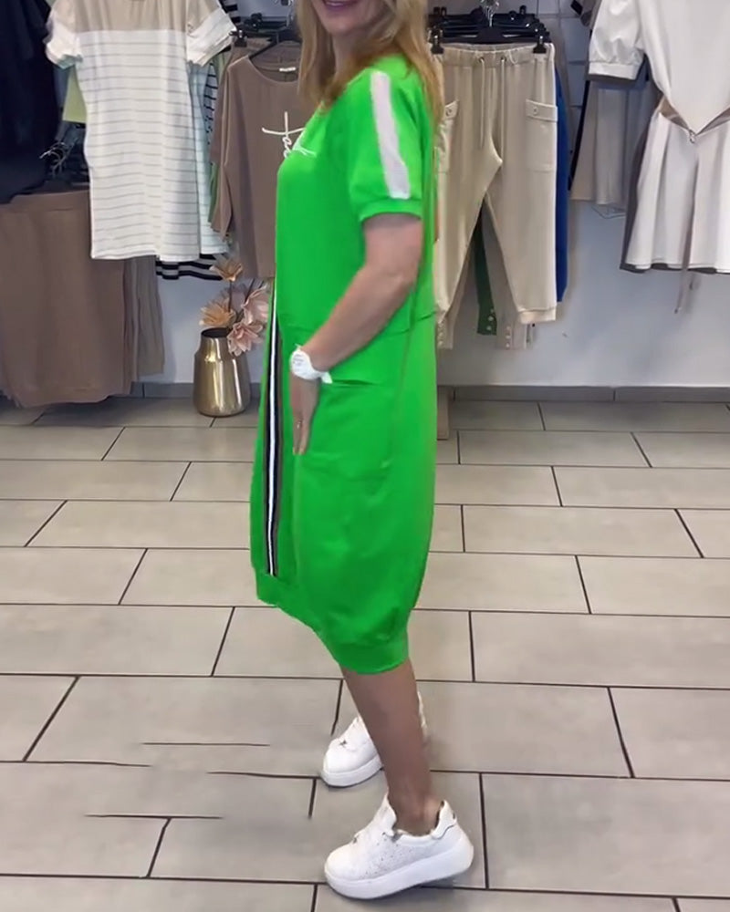 Kurzärmliges bedrucktes Etuikleid