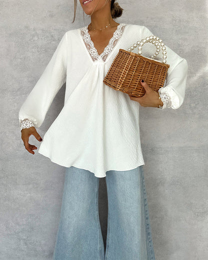 Langarmbluse mit V-Ausschnitt und Spitze