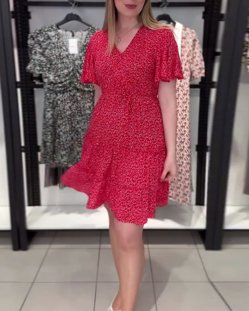 Figurbetontes Kleid mit V-Ausschnitt und Blumenmuster