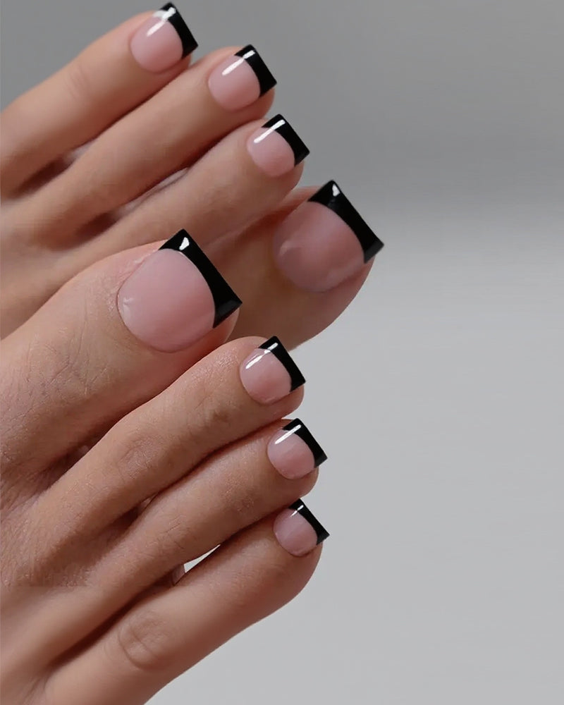 Unghie corte nude alla francese