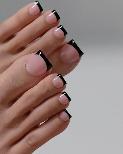 Unghie corte nude alla francese