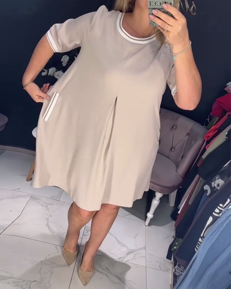 Lässiges, elegantes Kleid mit Rundhalsausschnitt und Tasche