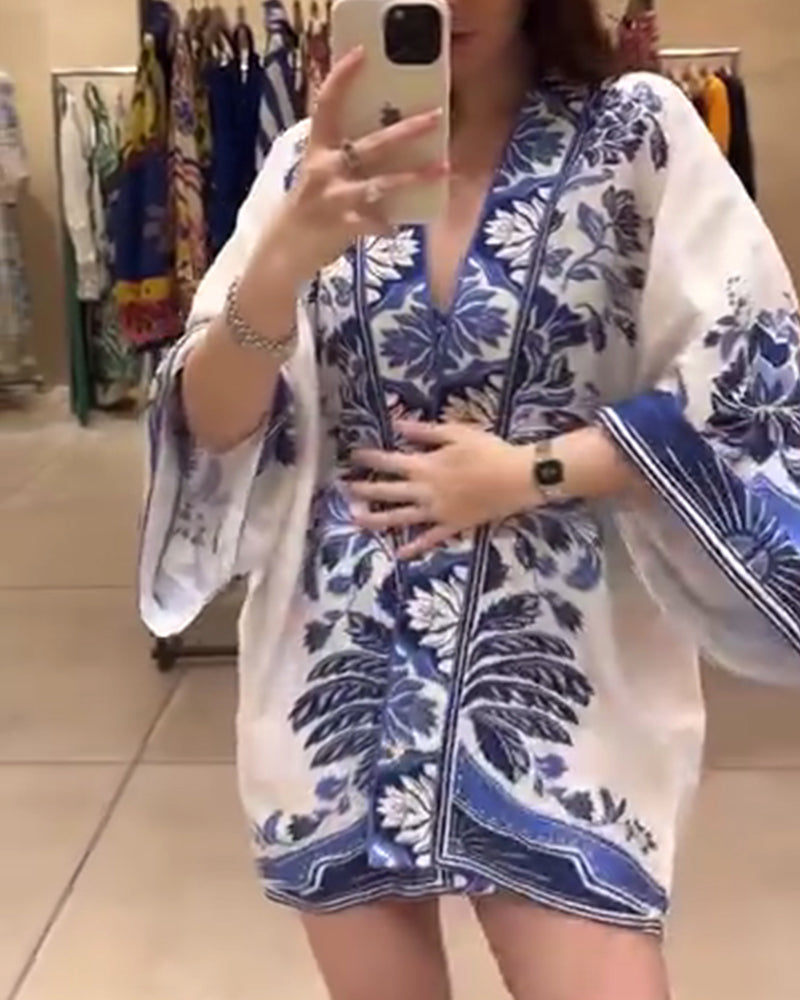 Trägerloser, zweiteiliger Badeanzug mit Cape