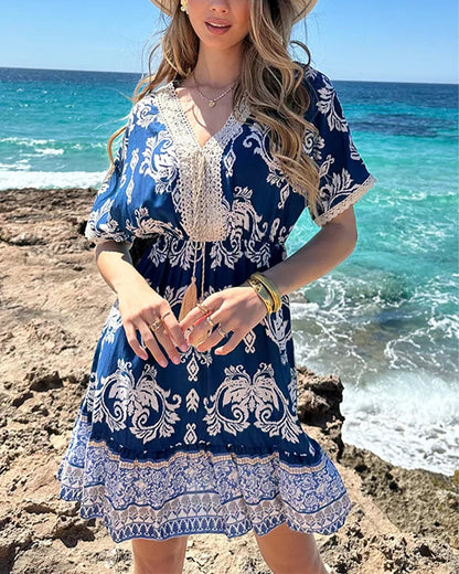 Abito casual stampato con scollo a V