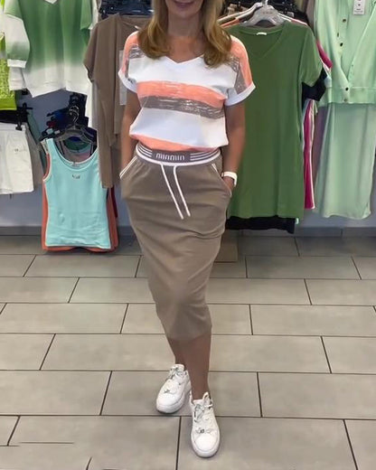 Completo gonna sportiva a righe con scollo a V