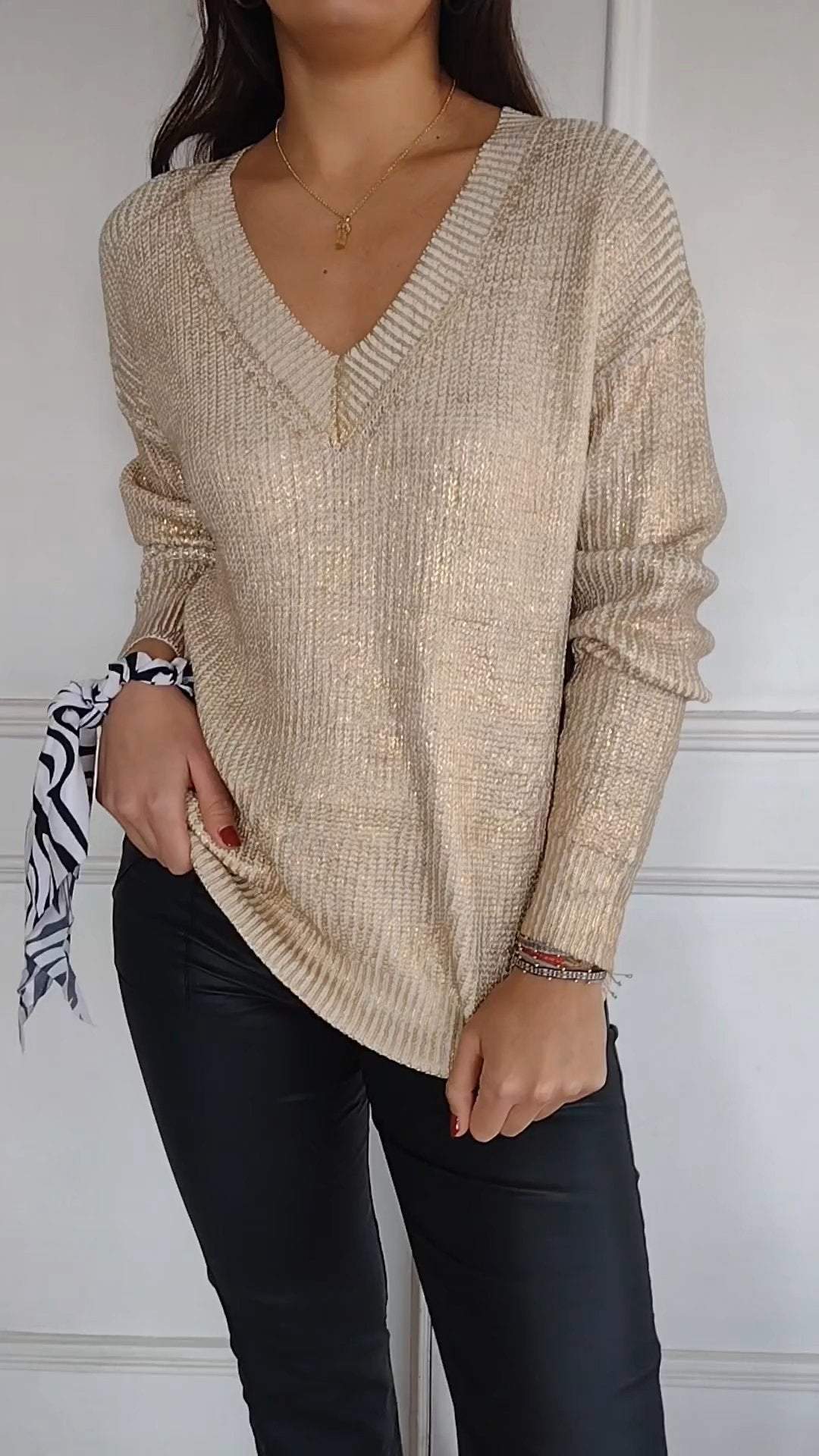 Women's V-neck Long-sleeved Top with Gold Stamping tops